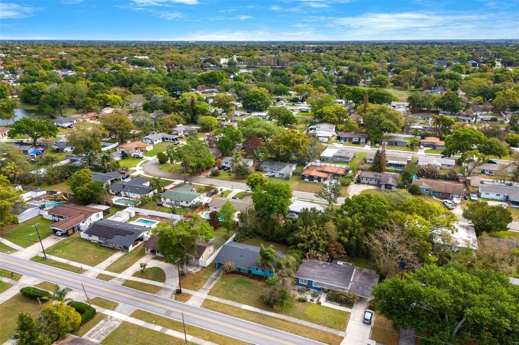 Image 8 of property listing at 2923 CONWAY GARDENS ROAD, Orlando, FL 32806