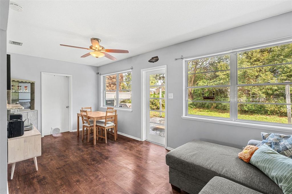 Image 10 of property listing at 2923 CONWAY GARDENS ROAD, Orlando, FL 32806