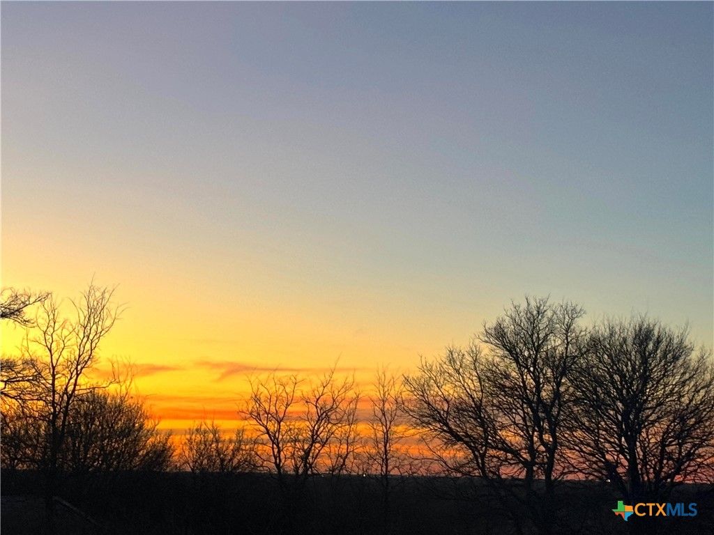 Image 2 of property listing at 980 N League Ranch Road, Axtell, TX 76705