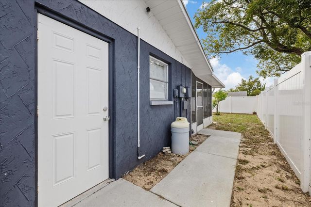 10220 OAK HILL DRIVE, Port Richey, FL 34668