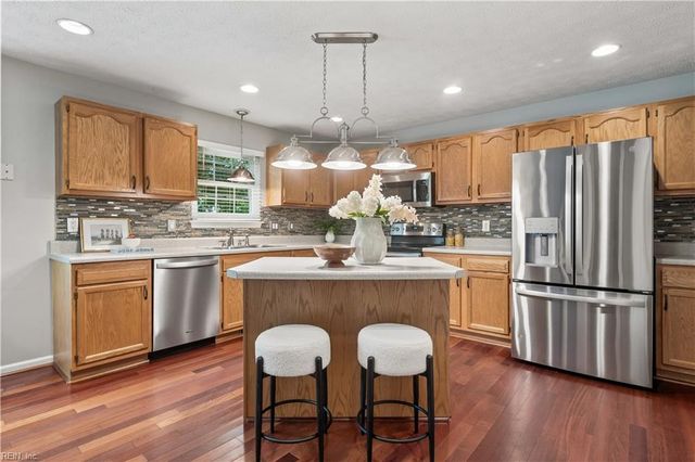 6 Poplar CT, Smithfield, VA 23430