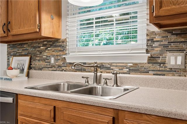 6 Poplar CT, Smithfield, VA 23430