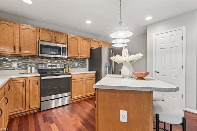 6 Poplar CT, Smithfield, VA 23430