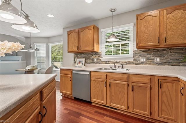 6 Poplar CT, Smithfield, VA 23430