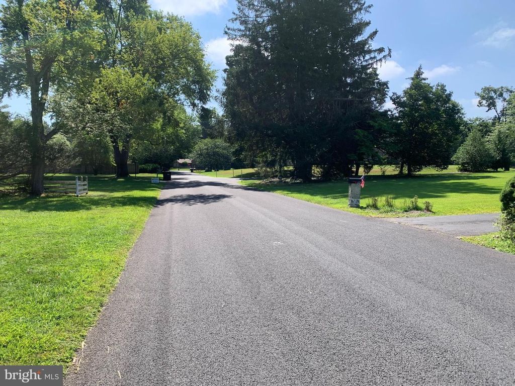 833 STONYBROOK DR, Blue Bell, PA 19422