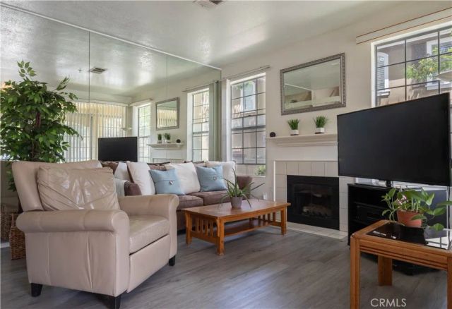 251 Gallery, Tustin, CA 92782