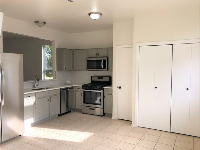 165 Michaelis B, Kyle, TX 78640