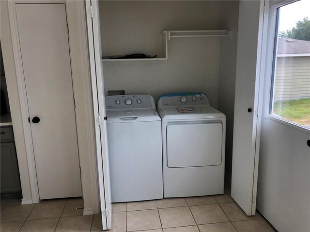 165 Michaelis B, Kyle, TX 78640