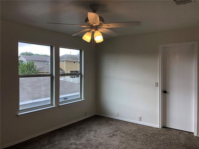 165 Michaelis B, Kyle, TX 78640