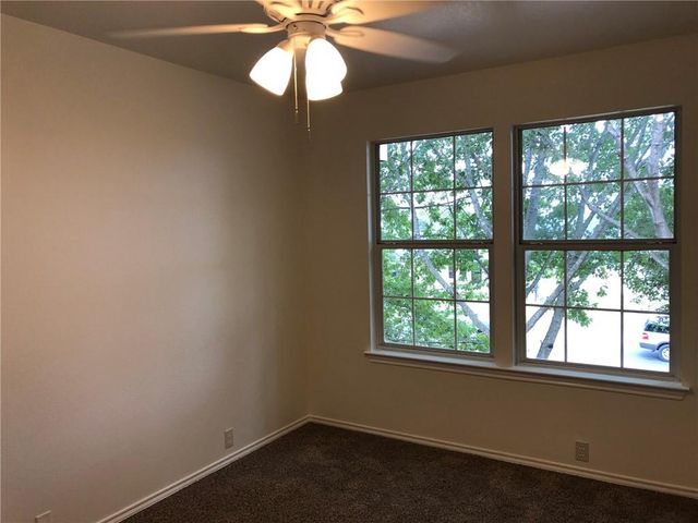 165 Michaelis B, Kyle, TX 78640