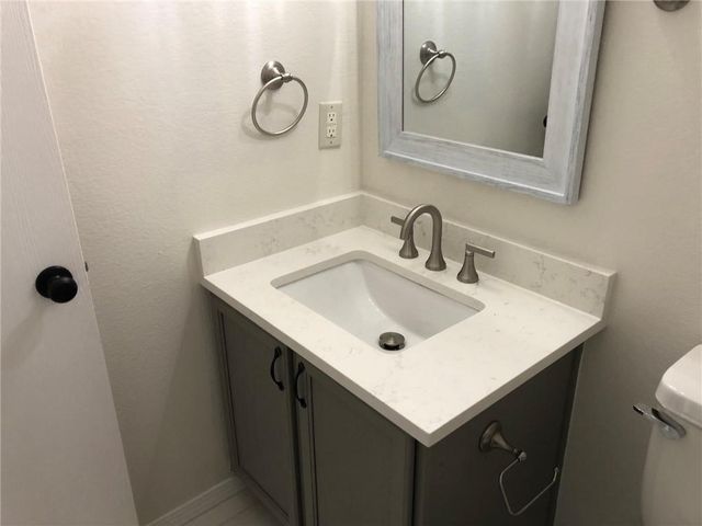 165 Michaelis B, Kyle, TX 78640