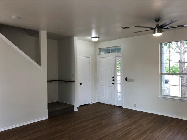 165 Michaelis B, Kyle, TX 78640