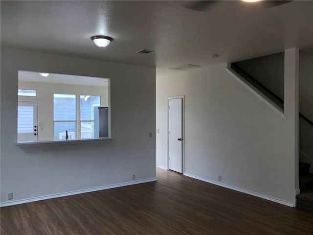 165 Michaelis B, Kyle, TX 78640