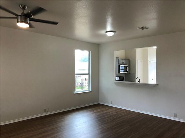 165 Michaelis B, Kyle, TX 78640