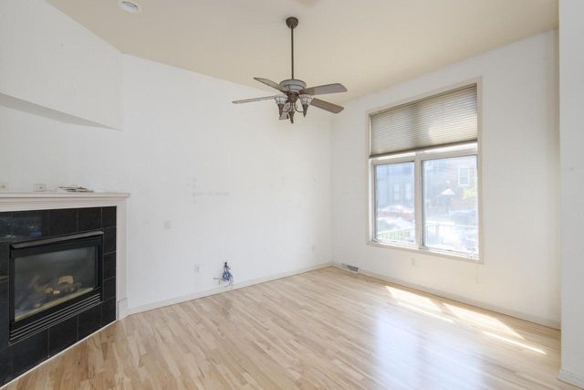 902 E Brady STREET, Milwaukee, WI 53202