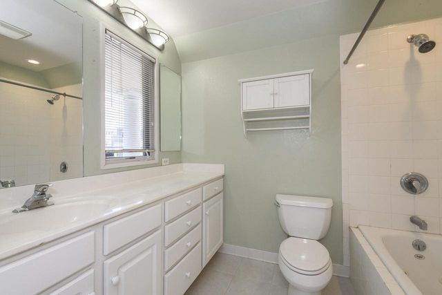 902 E Brady STREET, Milwaukee, WI 53202