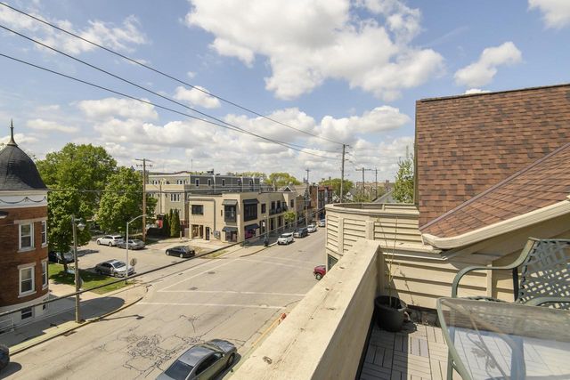 902 E Brady STREET, Milwaukee, WI 53202