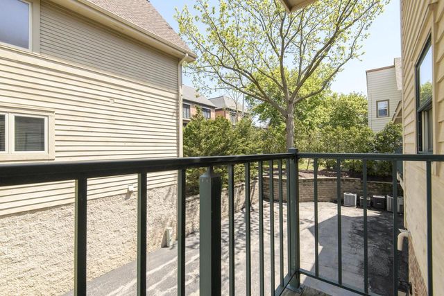 902 E Brady STREET, Milwaukee, WI 53202