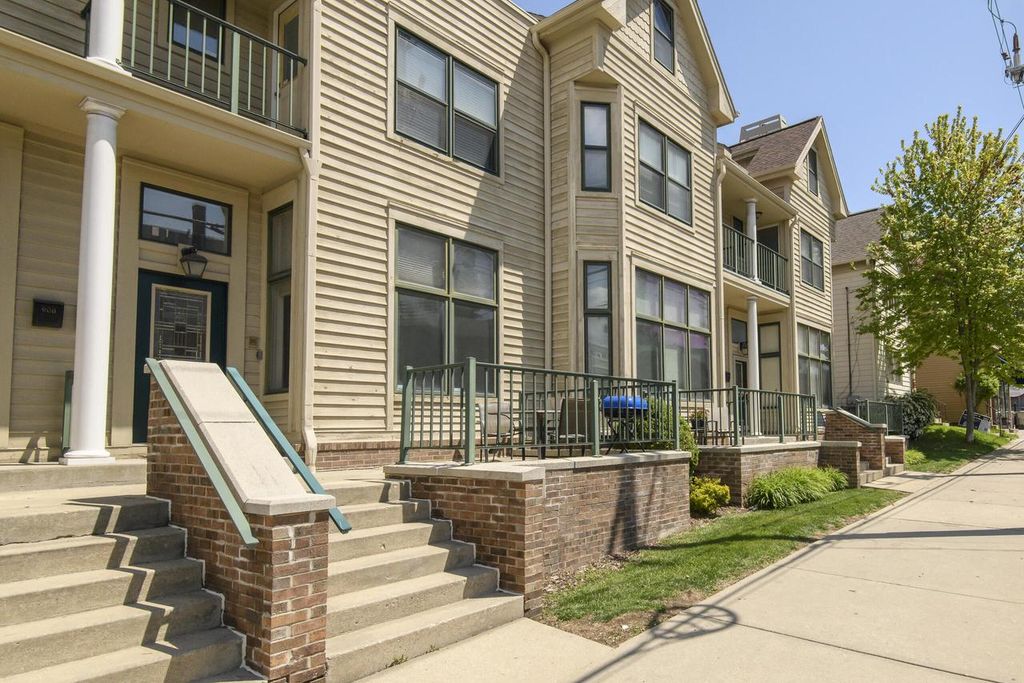 902 E Brady STREET, Milwaukee, WI 53202