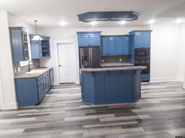 302 Bascom Rd, Whitehouse, TX 75791