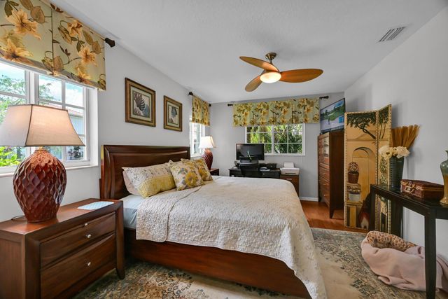 568 7th Square, Vero Beach, FL 32962