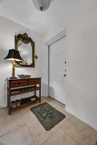 568 7th Square, Vero Beach, FL 32962