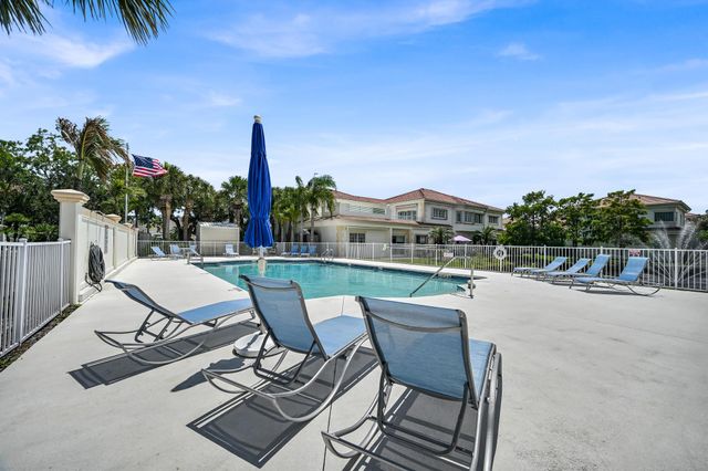 568 7th Square, Vero Beach, FL 32962