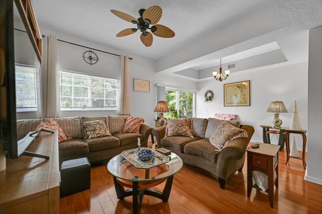 568 7th Square, Vero Beach, FL 32962