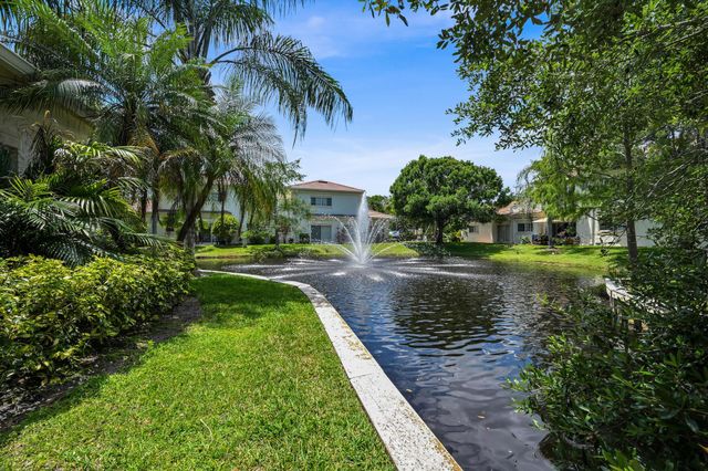568 7th Square, Vero Beach, FL 32962
