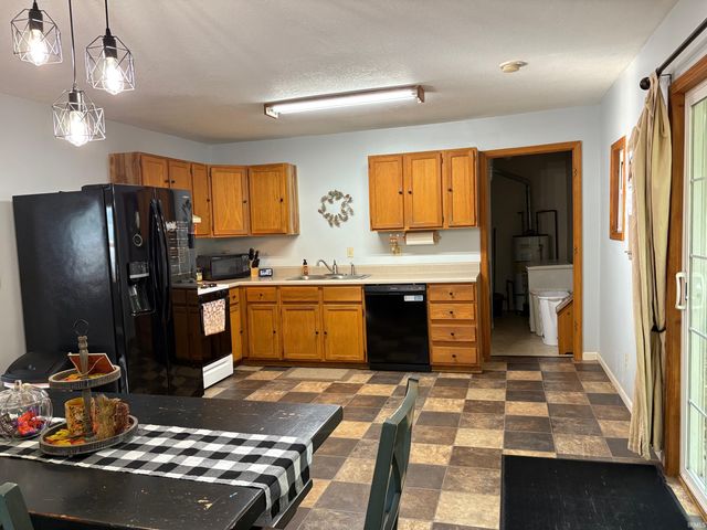 1016 N Roosevelt Street, Silver Lake, IN 46982