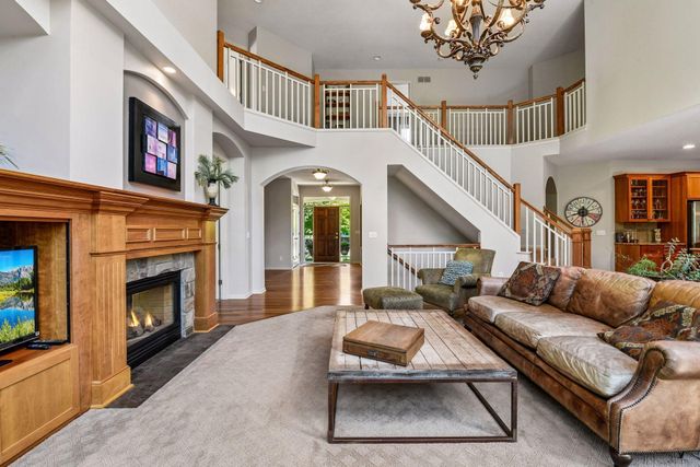 6656 Pointe Lake Lucy, Chanhassen, MN 55317