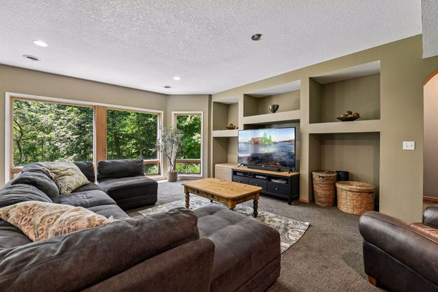6656 Pointe Lake Lucy, Chanhassen, MN 55317