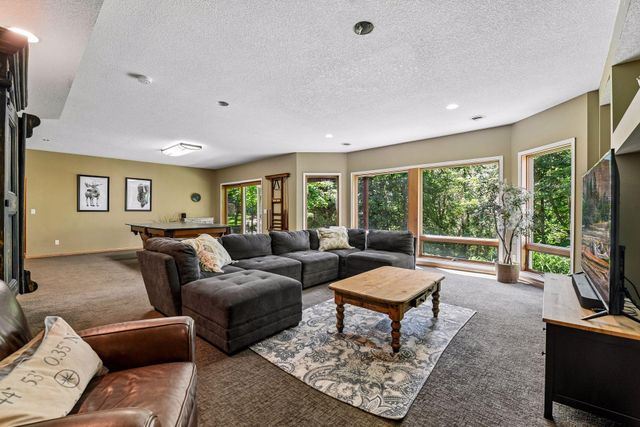 6656 Pointe Lake Lucy, Chanhassen, MN 55317