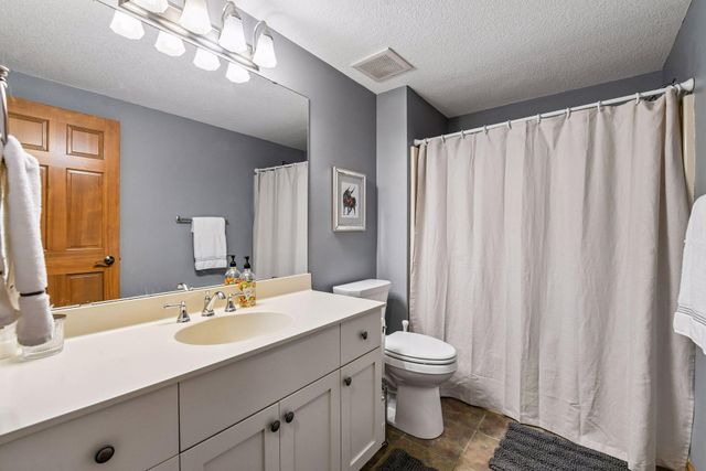 6656 Pointe Lake Lucy, Chanhassen, MN 55317