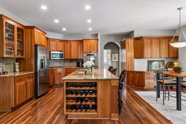 6656 Pointe Lake Lucy, Chanhassen, MN 55317