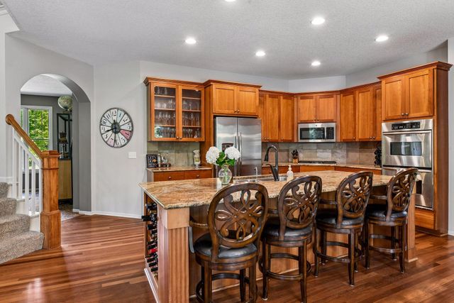6656 Pointe Lake Lucy, Chanhassen, MN 55317