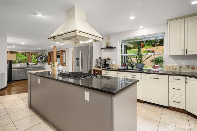 21422 SE 37th Street, Sammamish, WA 98075