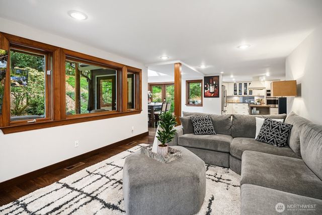 21422 SE 37th Street, Sammamish, WA 98075