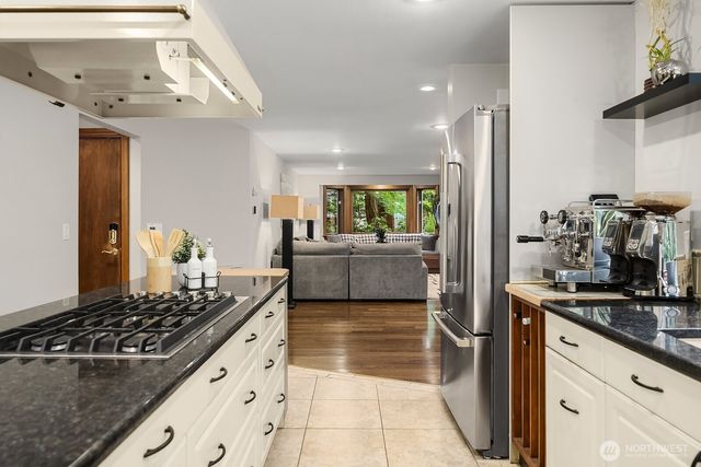 21422 SE 37th Street, Sammamish, WA 98075