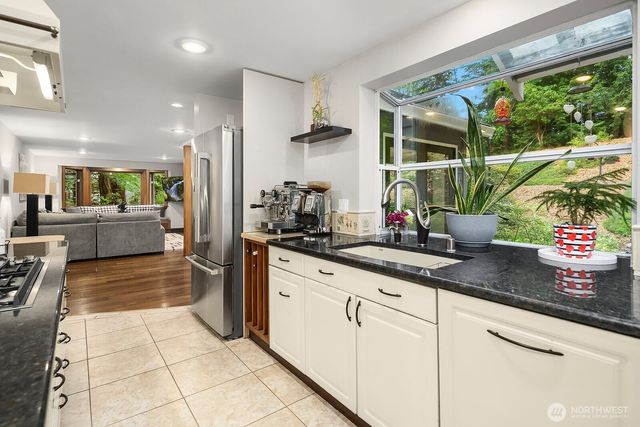 21422 SE 37th Street, Sammamish, WA 98075