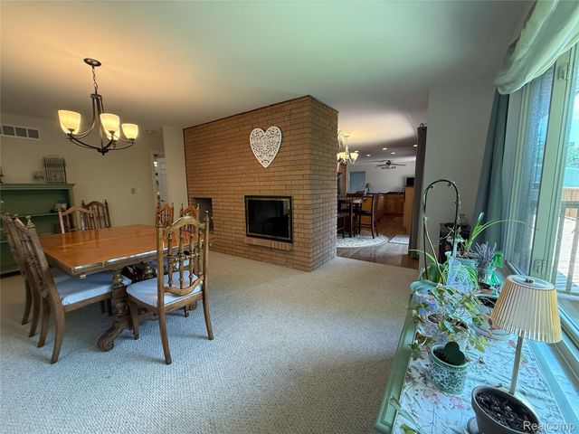 219 Hurondale Drive, White Lake Charter Township, MI 48386