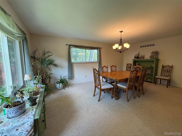 219 Hurondale Drive, White Lake Charter Township, MI 48386
