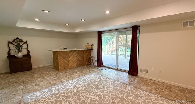 219 Hurondale Drive, White Lake Charter Township, MI 48386