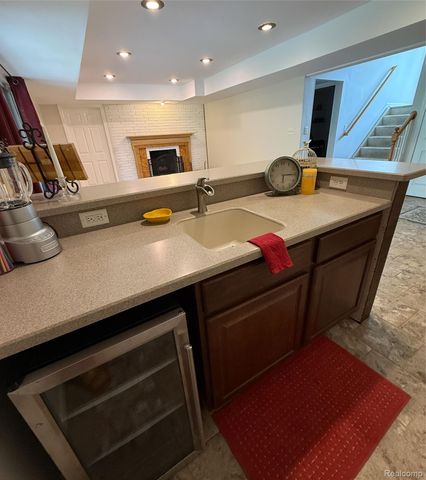 219 Hurondale Drive, White Lake Charter Township, MI 48386