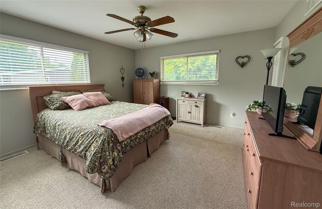 219 Hurondale Drive, White Lake Charter Township, MI 48386