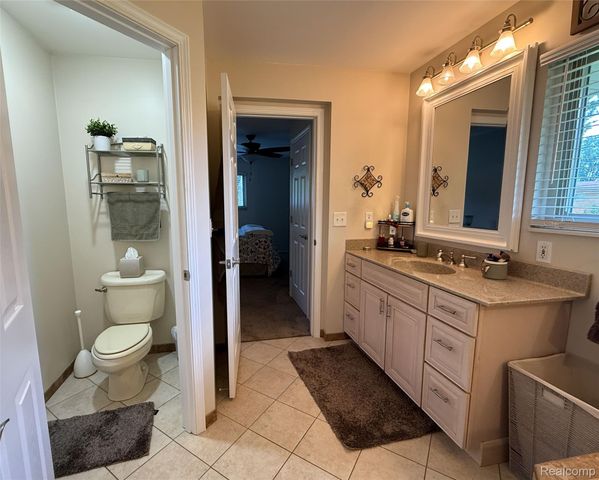 219 Hurondale Drive, White Lake Charter Township, MI 48386