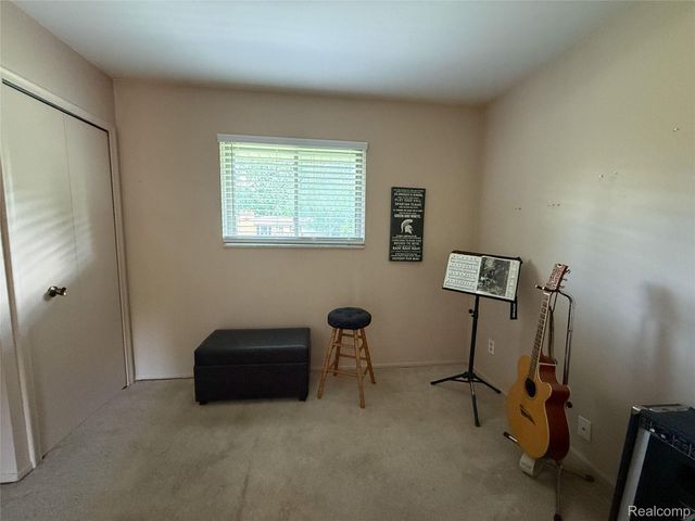 219 Hurondale Drive, White Lake Charter Township, MI 48386