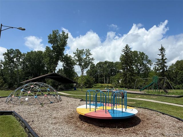 219 Hurondale Drive, White Lake Charter Township, MI 48386