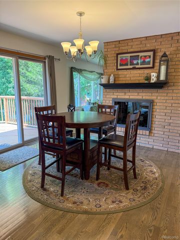 219 Hurondale Drive, White Lake Charter Township, MI 48386