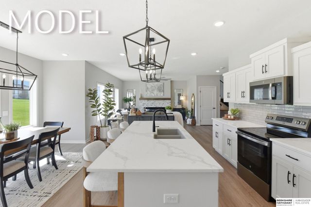 5731 Kestrel Parkway, Elkhorn, NE 68022